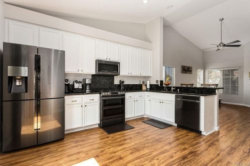 221 Mescalita Ct, Oceanside, CA 92058-7956