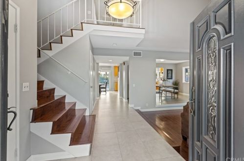 18623 Plumosa St, Santa Ana, CA 92708-6550