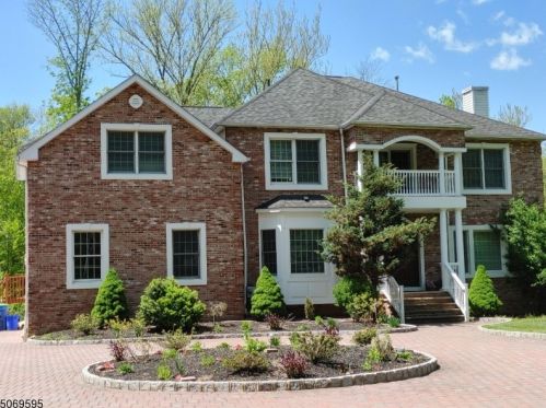 61 Broadway Rd, Warren, NJ 07059-5001