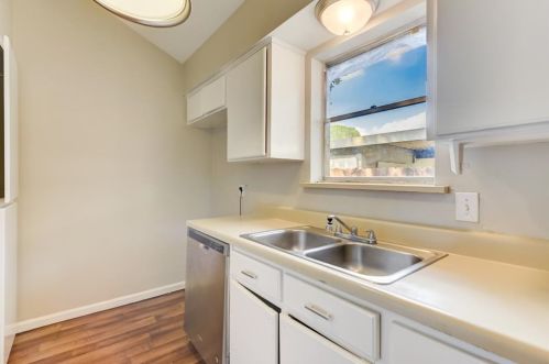 2043 Clubview Dr, Carrollton TX 75006-1703 exterior