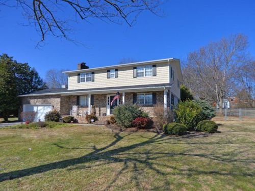 1042 Vera Dr, Alcoa, TN 37701-1650