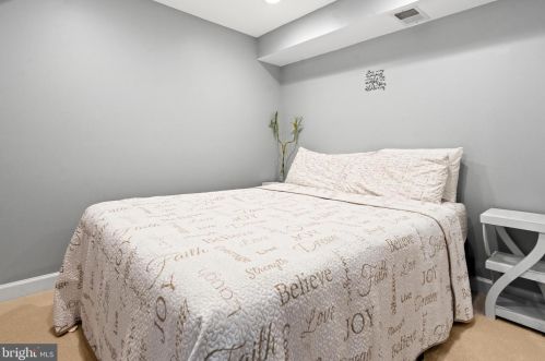 5637 Fort Corloran Dr, Springfield VA  22015-2114 exterior