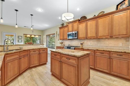 7036 Auckland Dr, Austin TX  78749-4139 exterior