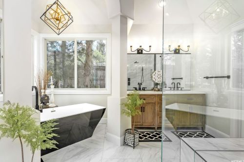 8851 Willow Grn Dr, Sandy UT 84093-2056 exterior