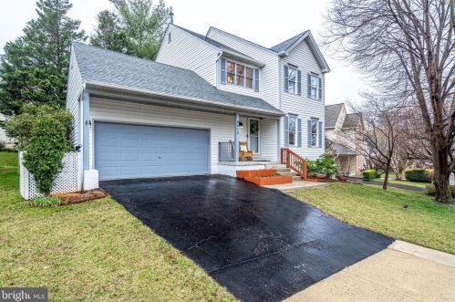 8619 Lauren Dr, Springfield, VA 22153-1712