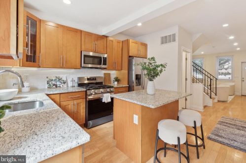 546 Manton St, Philadelphia PA 19147-5118 exterior