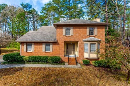 835 Pine Ridge Dr, Stone Mountain, GA 30087-4627