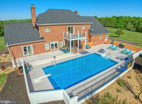 10052 Cobbler View Dr, Delaplane, VA 20144-2153