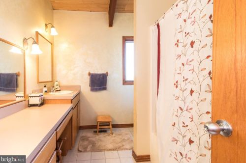 80 Quinn Lea Rd, Harpers Ferry WV 25425-5372 exterior