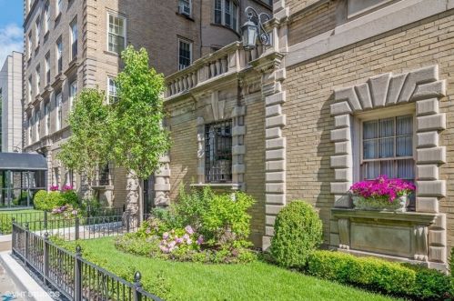 70 Scott St, Chicago IL  60610-5232 exterior
