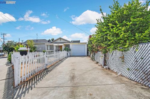 1567 Plaza Dr, San Leandro CA  94578-1968 exterior