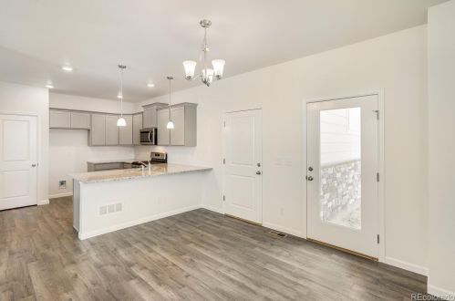 889 Quatar St, Denver, CO 80018-3157