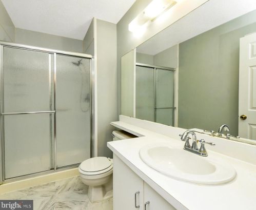 6 Voscek Ct, Trenton NJ 08648-2648 exterior