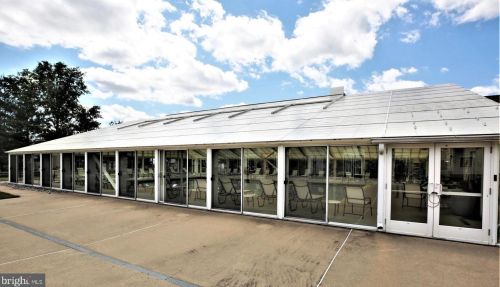 6 Hummingbird Dr, Trenton NJ  08690-3557 exterior