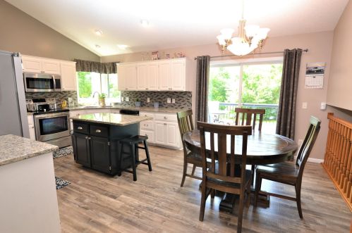 502 Bluff Heights Dr, Lonsdale, MN 55046-3466