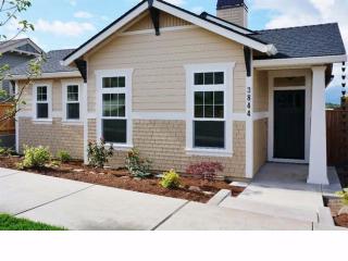 3844 Calle Vis Dr, Medford OR  97504 exterior