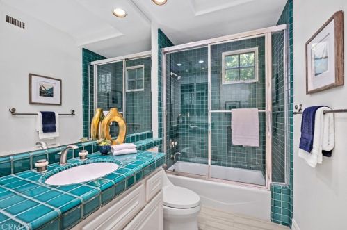 1 Charlotte, Irvine CA  92603-3448 exterior