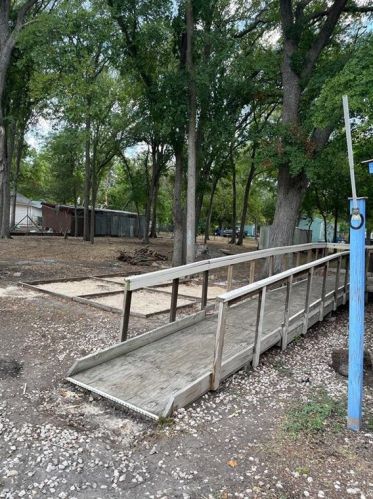 219 4th St, Reedville, TX 78656-9764