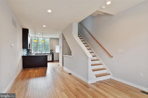 2033 4 St, Philadelphia PA 19122-1509 exterior