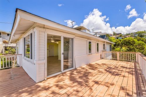 1729 Iwi Way, Honolulu HI  96816-3826 exterior