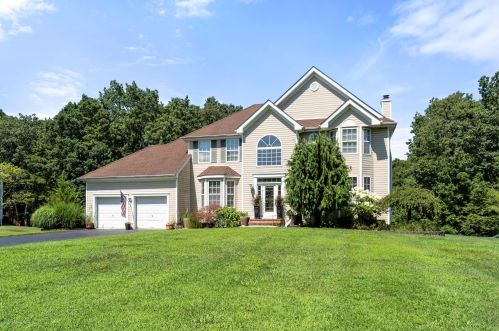 18 Willetta Dr, Jackson Twp, NJ 08527-4861