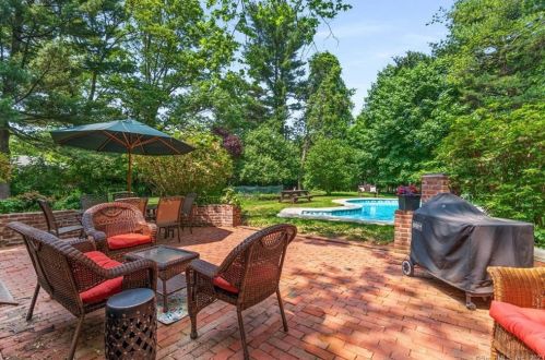 12 Dennison Rd, Essex, CT 06426-1349