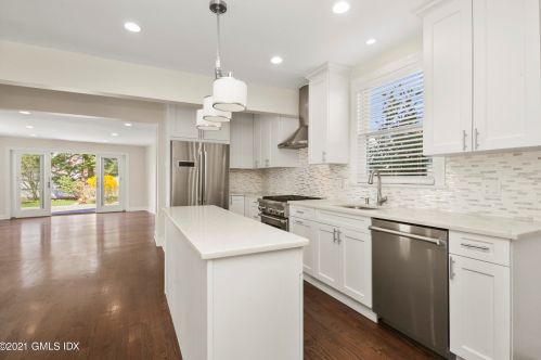115 Elm St, Greenwich CT  06830-6613 exterior