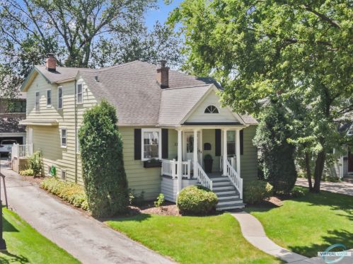 222 Cayuga Ave, Elmhurst, IL 60126-4505