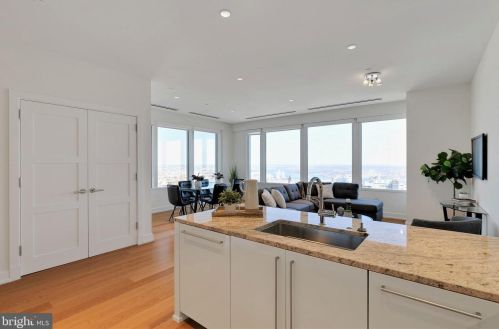 50 16th St, Philadelphia PA  19102-2516 exterior