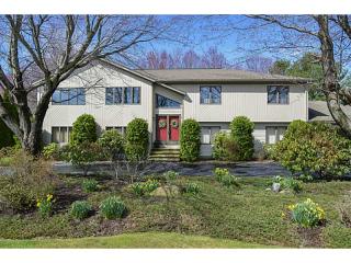 34 Alpine Estates Dr, Cranston, RI 02921-3510