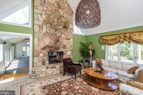 15 Teak Ln, Princeton NJ 08540-4724 exterior