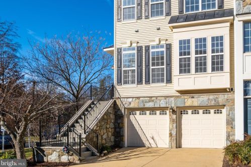 2059 Capstone Cir, Herndon, VA 20170-5908