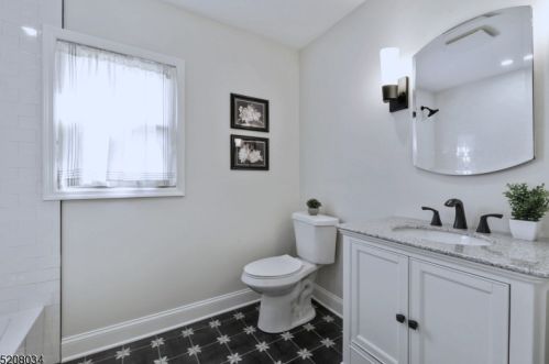 8 Suffolk Ave, Maplewood NJ  07040-1712 exterior