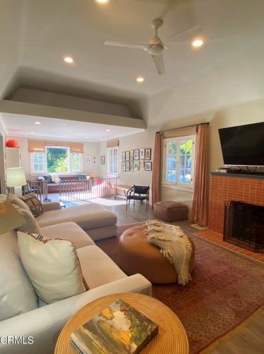 1431 Hillside Dr, Glendale CA  91208-2416 exterior