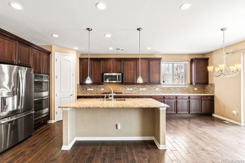 4885 Riviera Way, Aurora CO 80015-4708 exterior