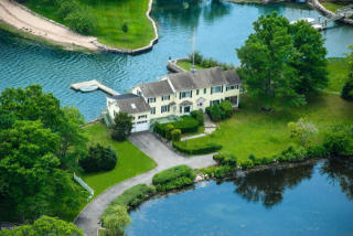 73 Willowmere Cir, Riverside, CT 06878-2504