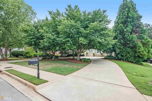 1046 Eagles Brooke Dr, Locust Grove, GA 30248-2464