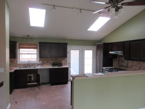 1138 Beach Rd, Waukegan, IL 60087-4501