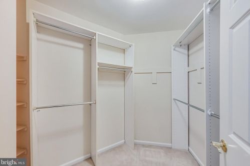 6420 Lake Meadow Dr, Springfield VA  22015-3927 exterior