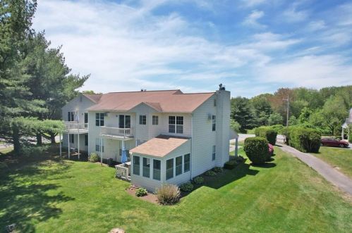 29 Swan Ct, Providence, RI 02904-3165