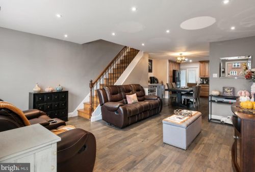 8735 Glenloch St, Philadelphia, PA 19136-2114