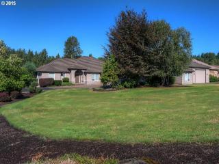 14889 Crosscreek Ct, Happy Valley, OR 97089-8295