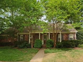 131 Greenbriar Dr, Memphis, TN 38117-3207