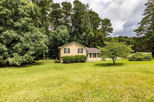 1171 Holly Hills Dr, Lilburn, GA 30047-1800