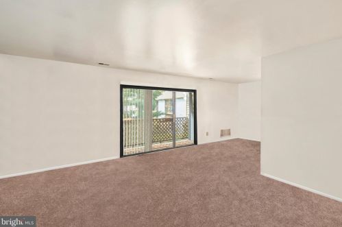 92 Wyndham Pl, Trenton NJ 08691-3127 exterior