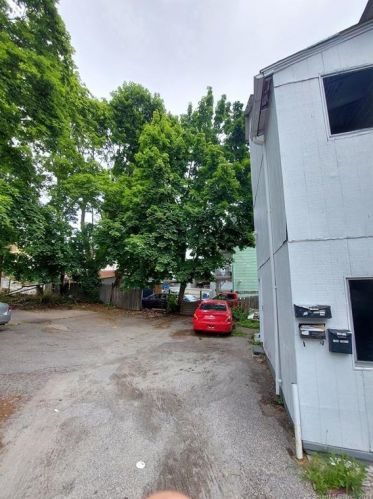 112 Charles St, Waterbury, CT 06708-4237