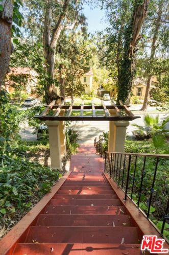 1437 Mountain St, Glendale CA  91207-1259 exterior