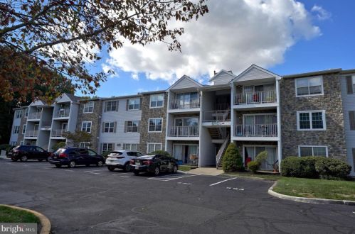 36 Holly Ct, Trenton NJ  08619-4633 exterior