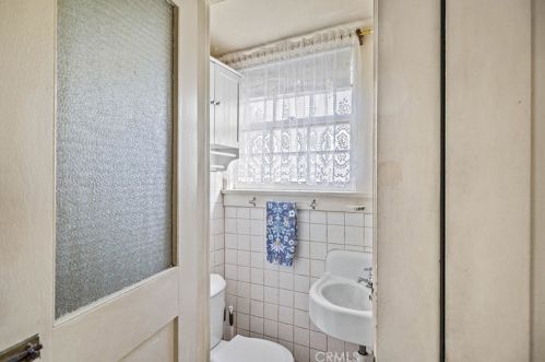 5216 Victoria Ave, Riverside CA  92506-1565 exterior