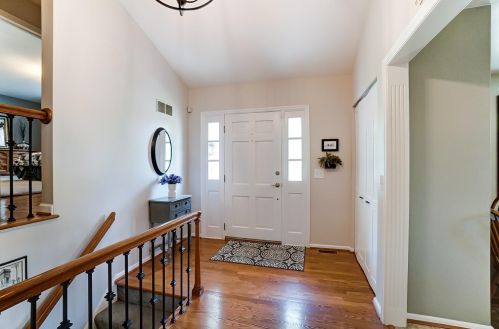 2505 Fairhill Dr, Cincinnati, OH 45239-7204